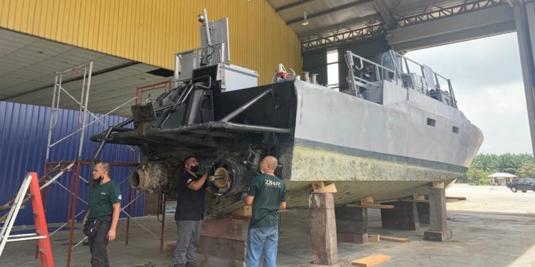 UniKL commences smart refit work on CB90H 102