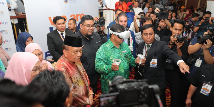 UniKL brings its learning system’s technologies to Parliament