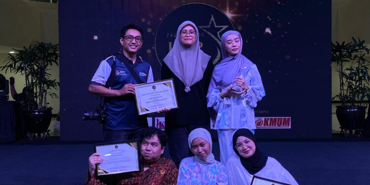 “Ibu Zain: the Legacy of Grace” earns Best Influential Fashion Designer Award