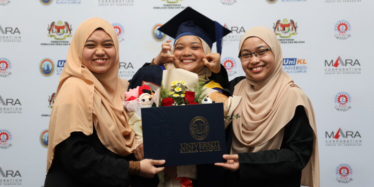 Razeen named JUP Best Student despite grandfather’s passing before finals