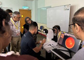 Enhancing diabetic retinopathy screening skills