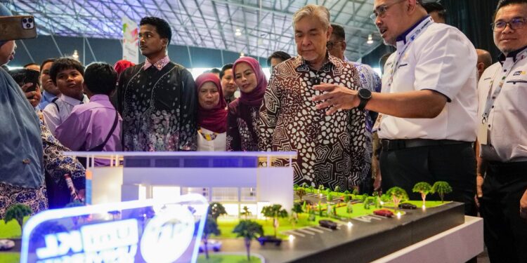 Deputy PM praises UniKL’s nationwide impact at Hari TVET 2025