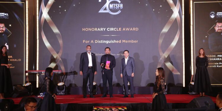 MTSFB honours Assoc. Prof. Dr. Ahmad Shahrafidz with Honorary Circle Award