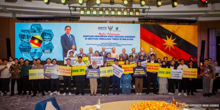 Yayasan Sarawak extends financial aid to 180 UniKL students