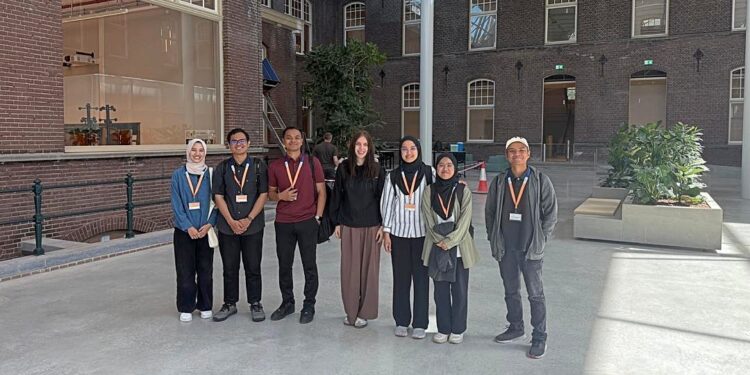 UniKL students tackle Sabak Bernam flooding in global internship programme