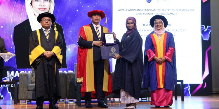 Following father’s footsteps, Mashira named best student