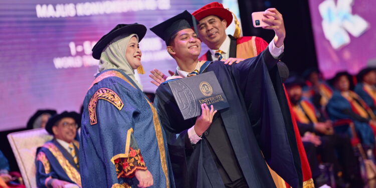 UniKL celebrates 6,872 graduates at its 22nd Convocation Ceremony