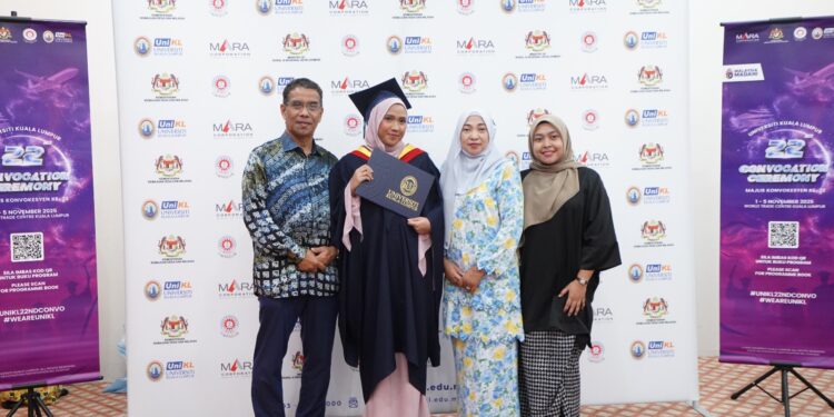 Former MARA Director-General’s daughter graduates from UniKL