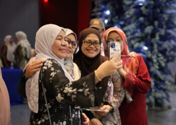 327 UniKL employees honoured at Loyal Service and Appreciation Ceremony