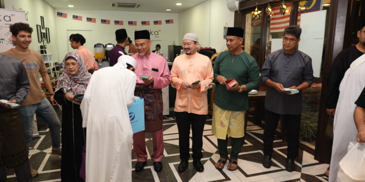 UniKL shares Ramadan blessings with underprivileged and tahfiz students