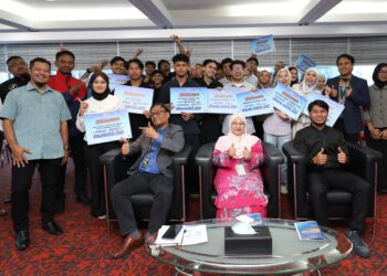 UniKL awards cash incentives to outstanding athletes
