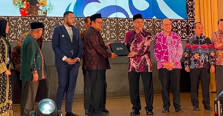 UniKL, Padang City Gov’t formalise education partnership for 50 scholarship students